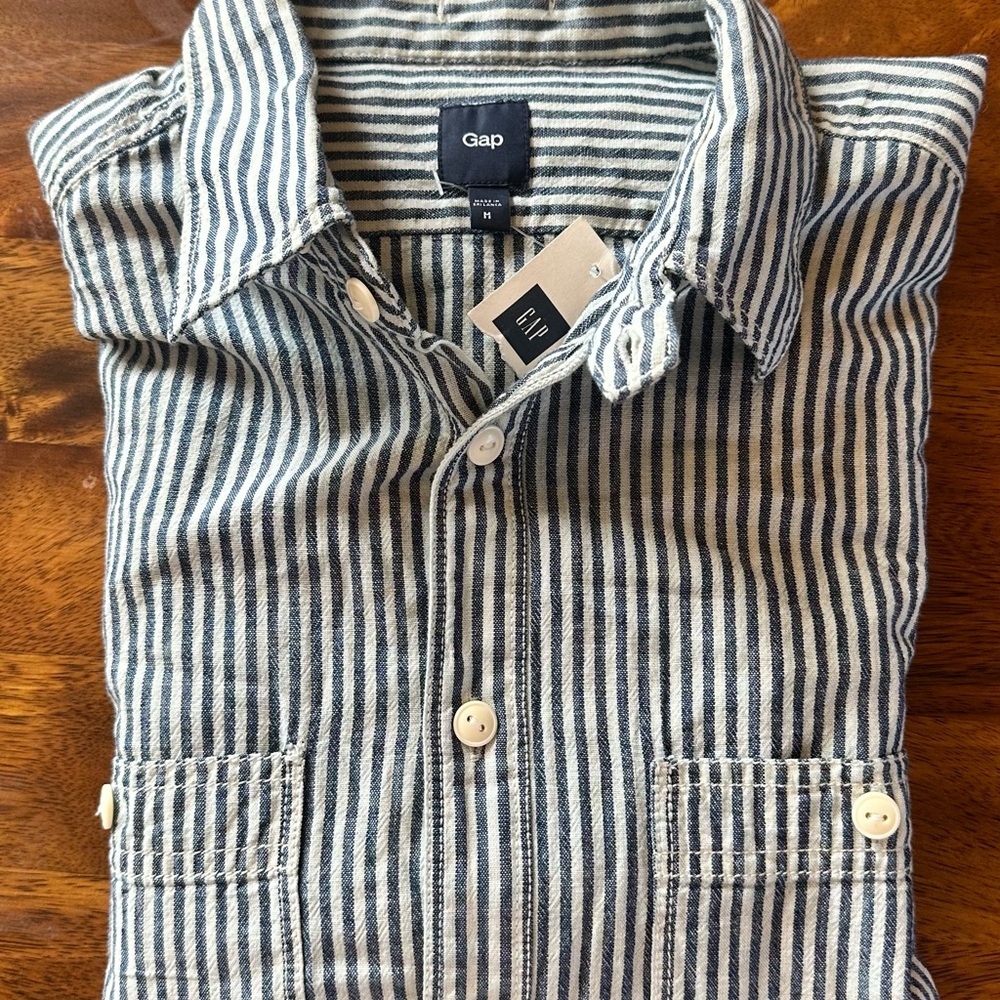 GAP Men's Navy and White Striped Casual Shirt